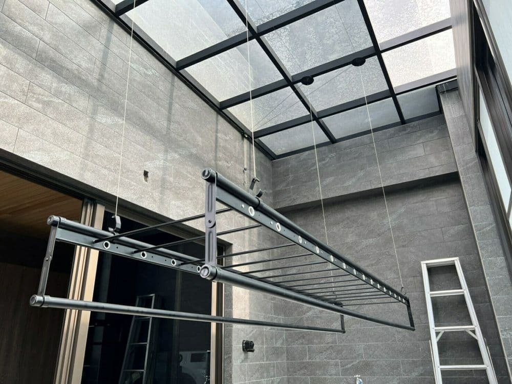 【昇虹】手搖升降曬衣架（親子連桿）－雙桿同步升降－加裝中間毛巾橫桿－可曬床被單 (編號:RS-109)