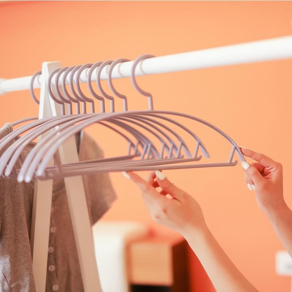 【收納王妃】台灣製造 MIT 半圓弧形防滑無痕衣架 防水 衣物不變形 不易掉落 堅韌實用 有彈性 無痕衣架 晾衣架 多色任選