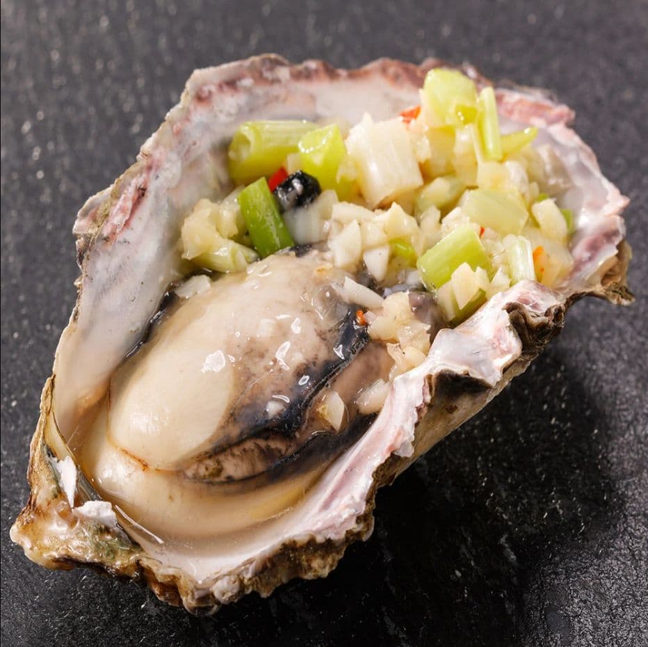 【華得水產】日本原裝巨大生蠔/全殼牡蠣4包(500g 約2-3粒/包)