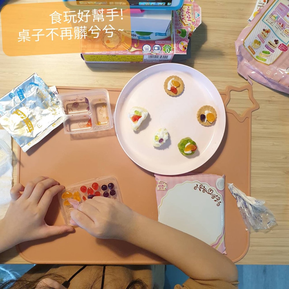【E.B. Made】E.B. MADE 日本食品級耐冷耐熱隨身攜帶可折疊收納星星白金矽膠餐墊