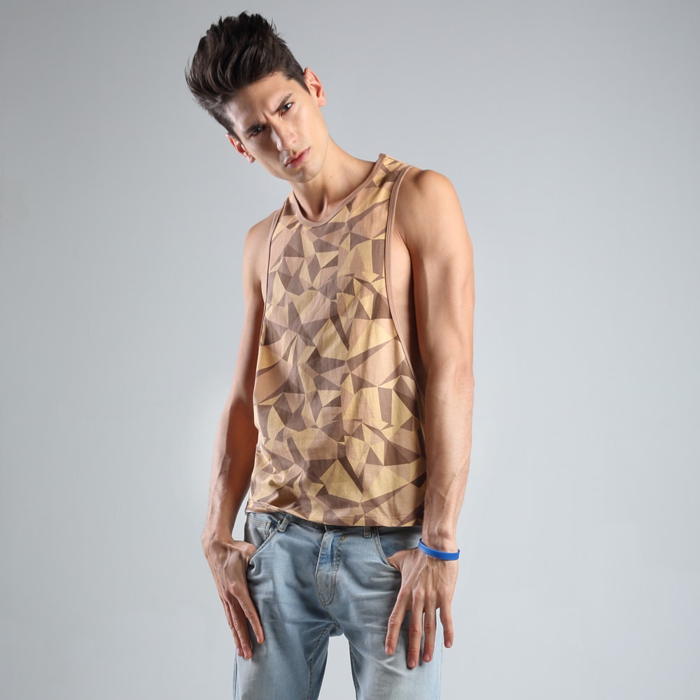 【MORINO 摩力諾】(3件組)幾何迷彩時尚健身開衩背心【設計師LUCAS聯名】MO5111