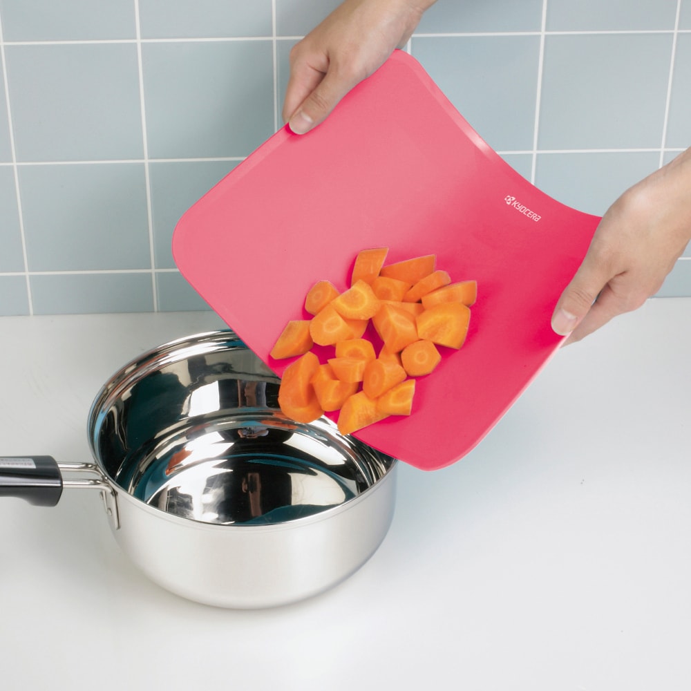 【KYOCERA 京瓷】櫻花限定家庭日常備餐三件全套組(14cm刀+削皮刀+砧板)(原廠總代理)