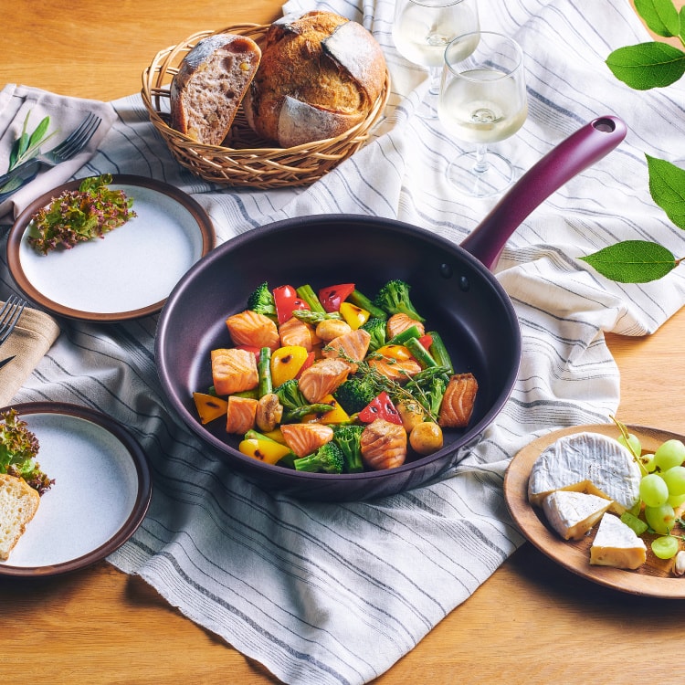 【KYOCERA 京瓷】日本京瓷 陶瓷不沾炒鍋28cm+雪平鍋24cm贈矽膠調理勺(原廠總代理)