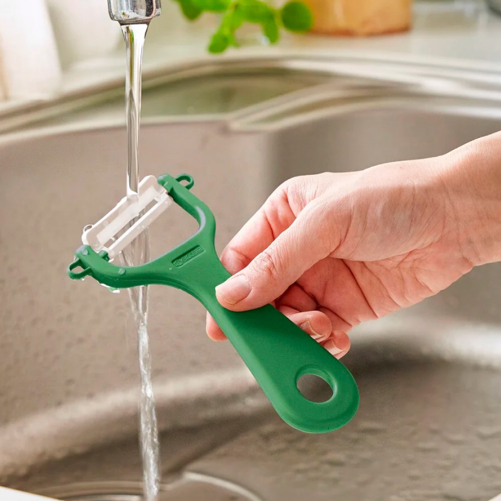 【KYOCERA 京瓷】日本京瓷 廚房超值三件組(陶瓷刀14cm/削皮器/砧板)(原廠總代理)